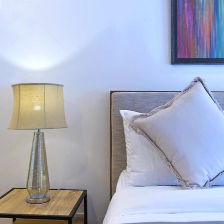 Milano Versace Suites Makati City Buitenkant foto