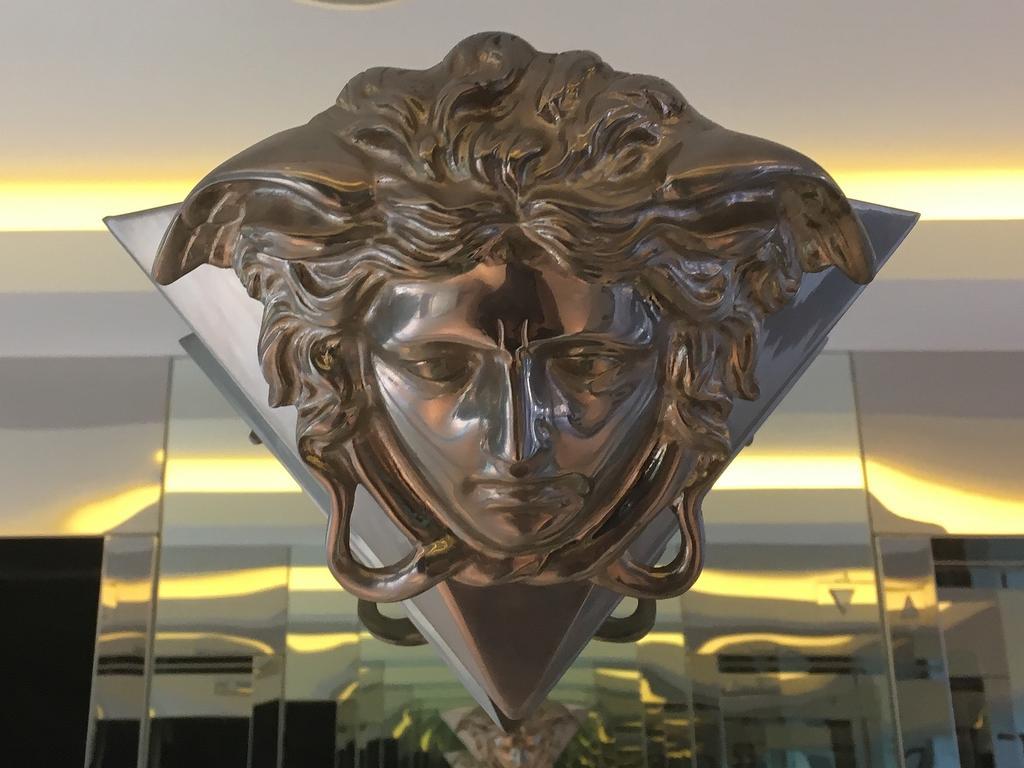 Milano Versace Suites Makati City Buitenkant foto