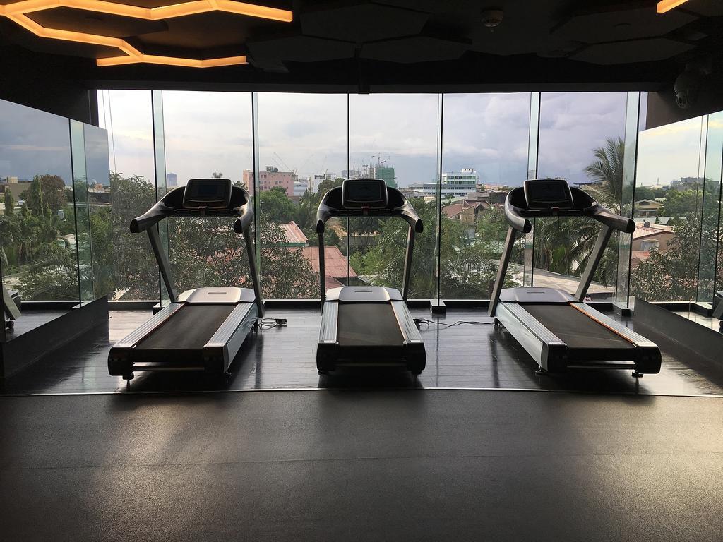 Milano Versace Suites Makati City Buitenkant foto