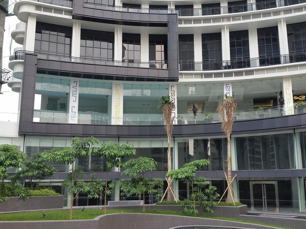 Milano Versace Suites Makati City Buitenkant foto