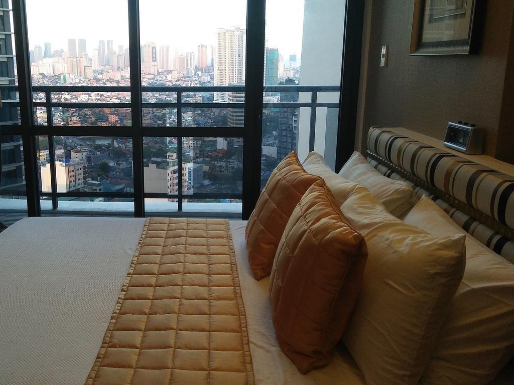 Milano Versace Suites Makati City Buitenkant foto