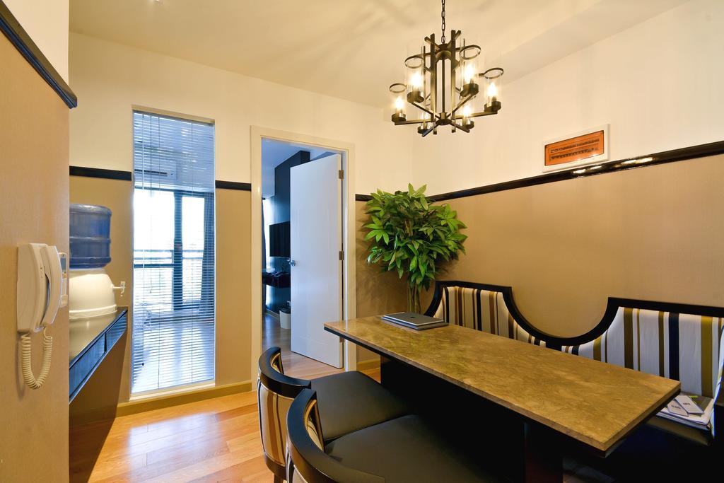 Milano Versace Suites Makati City Buitenkant foto