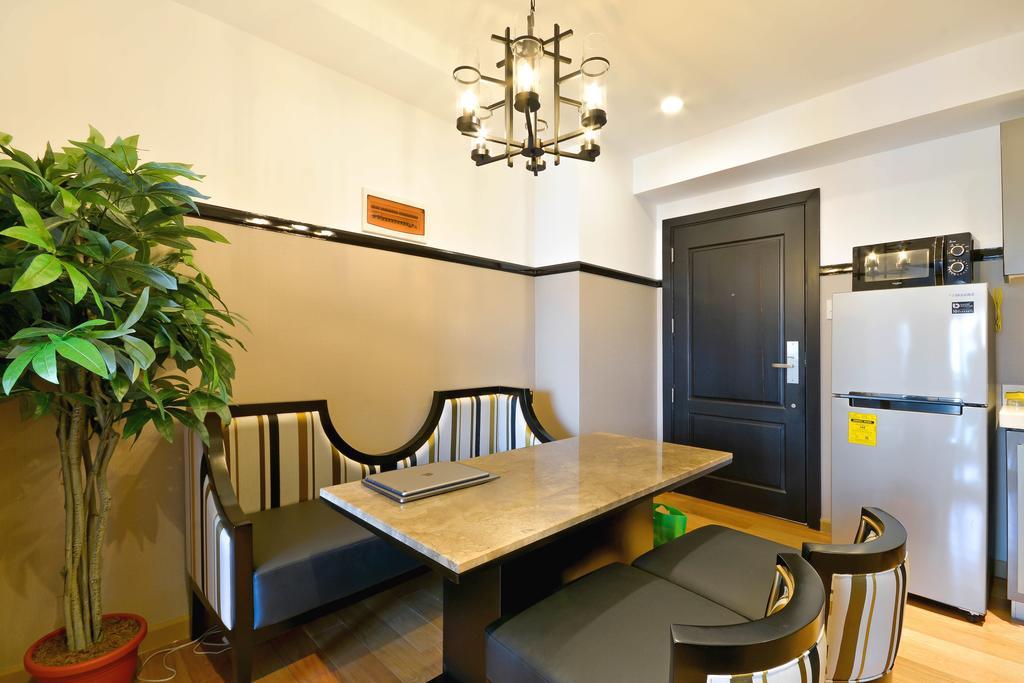Milano Versace Suites Makati City Buitenkant foto