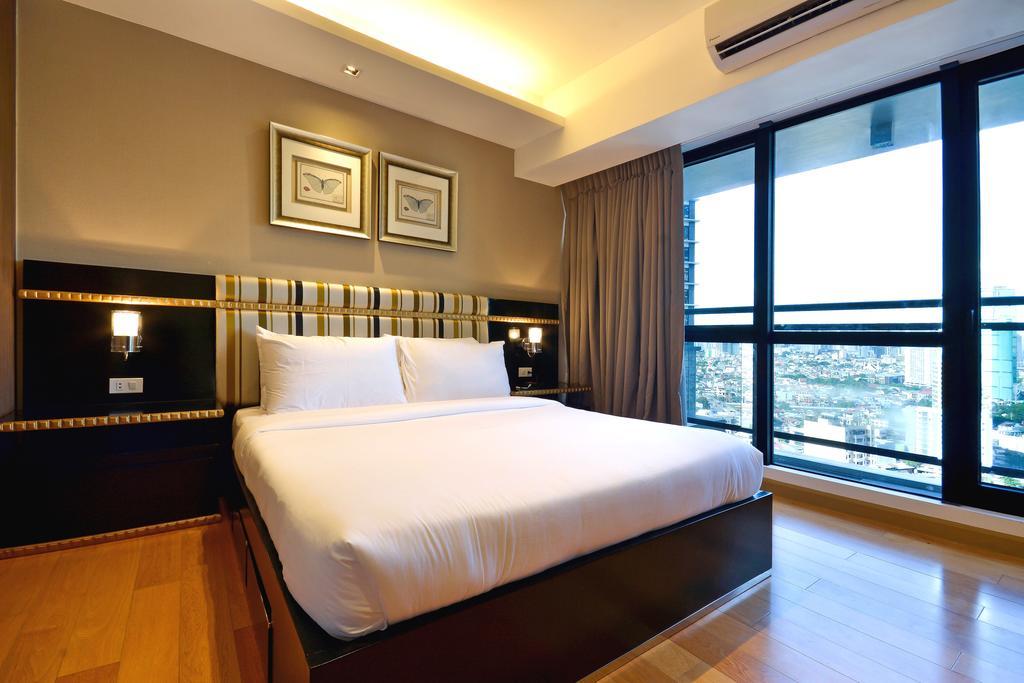 Milano Versace Suites Makati City Buitenkant foto