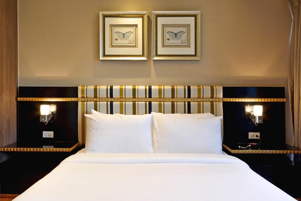 Milano Versace Suites Makati City Buitenkant foto