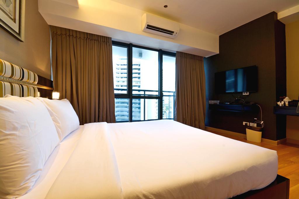 Milano Versace Suites Makati City Buitenkant foto