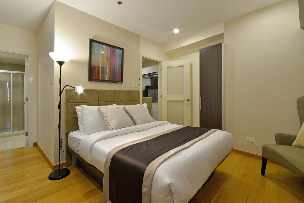 Milano Versace Suites Makati City Buitenkant foto