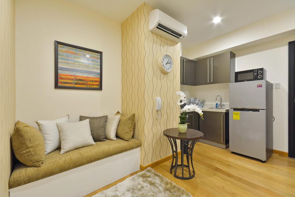 Milano Versace Suites Makati City Buitenkant foto