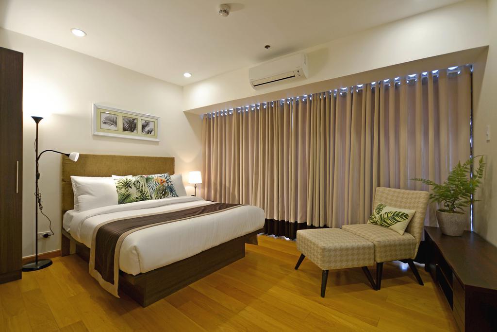 Milano Versace Suites Makati City Buitenkant foto