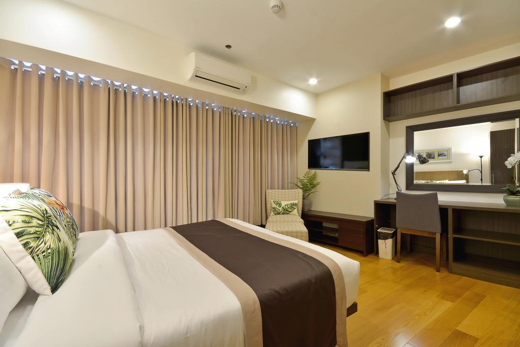 Milano Versace Suites Makati City Buitenkant foto