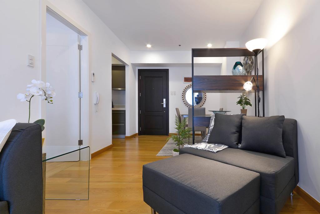 Milano Versace Suites Makati City Buitenkant foto