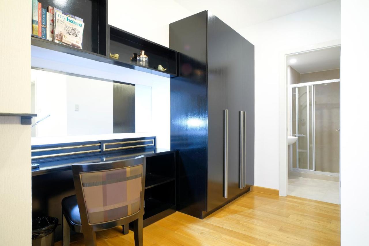 Milano Versace Suites Makati City Buitenkant foto