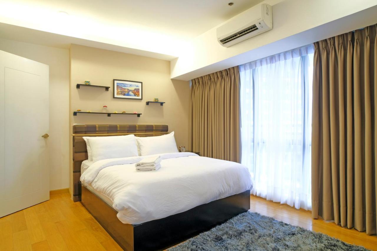Milano Versace Suites Makati City Buitenkant foto