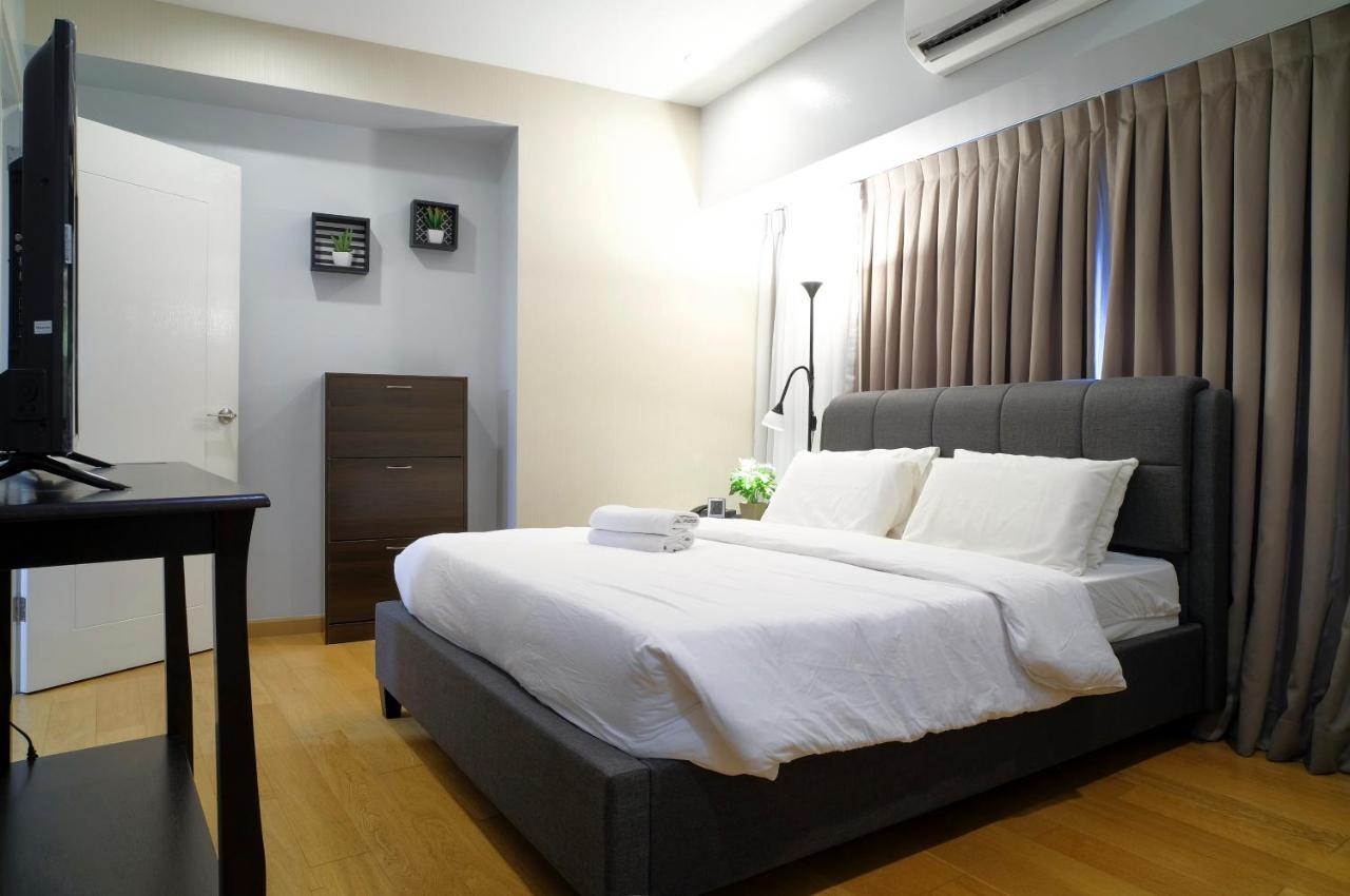 Milano Versace Suites Makati City Buitenkant foto