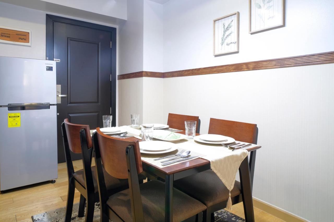 Milano Versace Suites Makati City Buitenkant foto