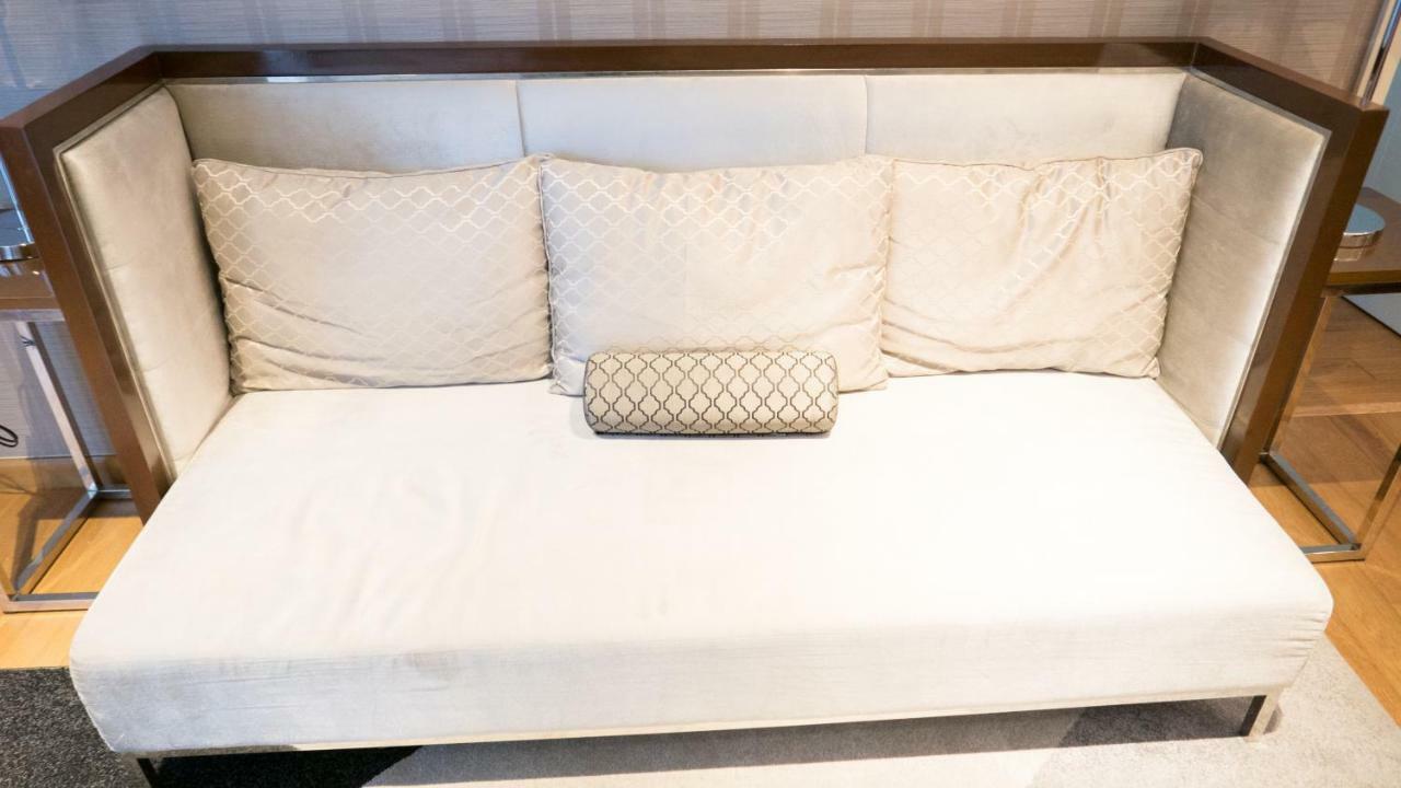 Milano Versace Suites Makati City Buitenkant foto