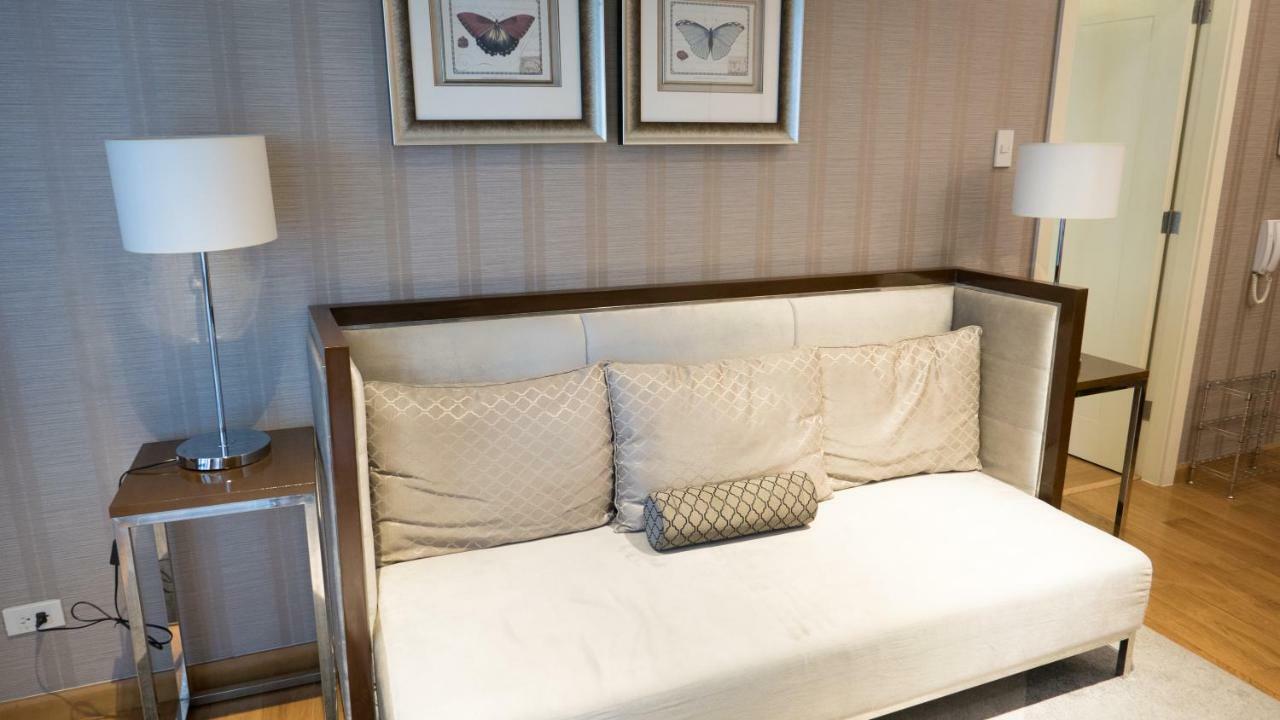 Milano Versace Suites Makati City Buitenkant foto