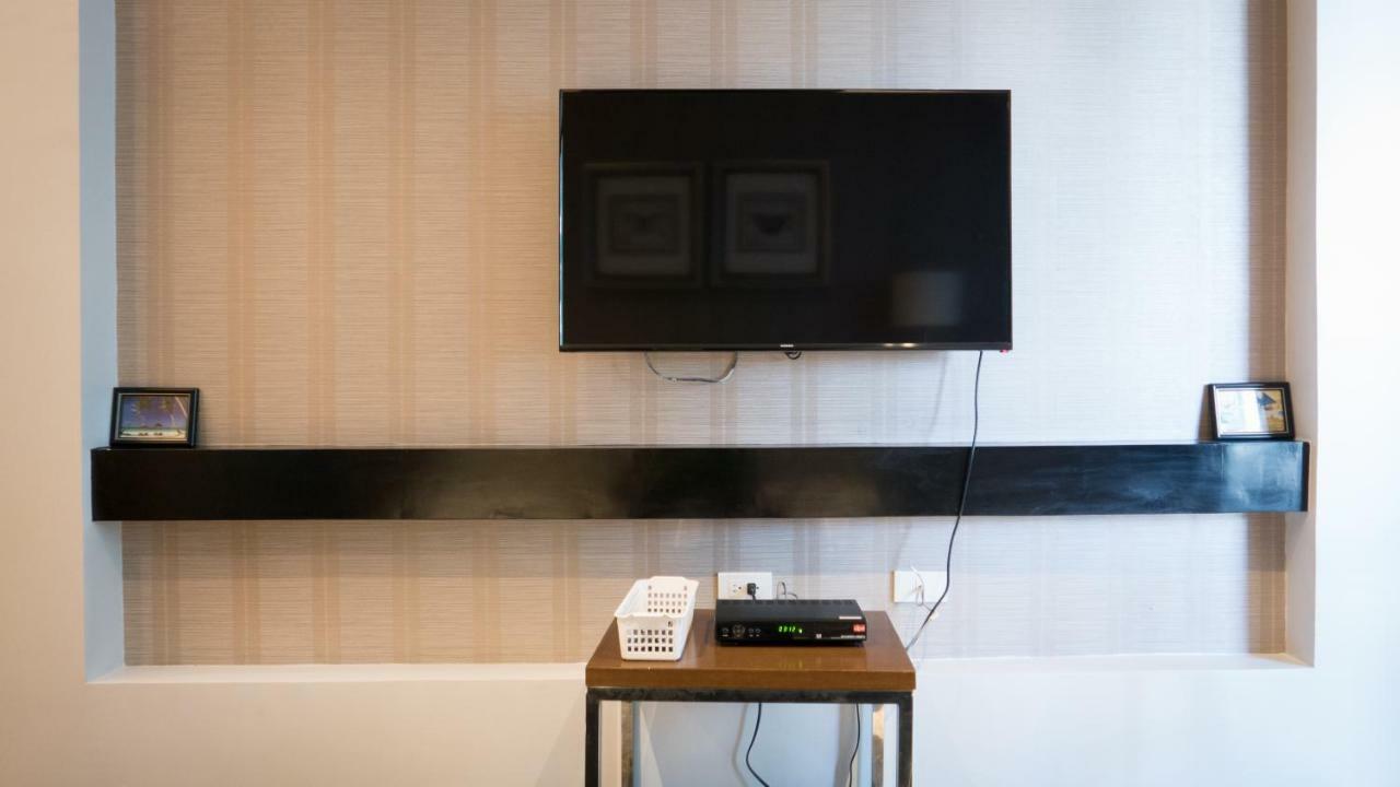 Milano Versace Suites Makati City Buitenkant foto