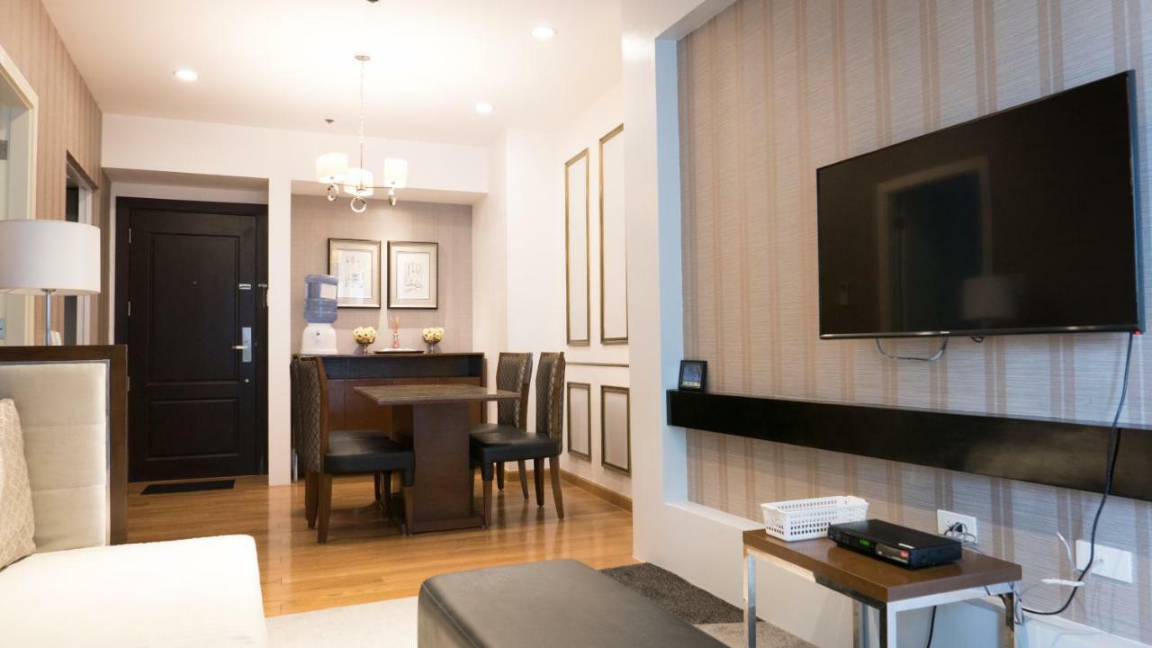 Milano Versace Suites Makati City Buitenkant foto