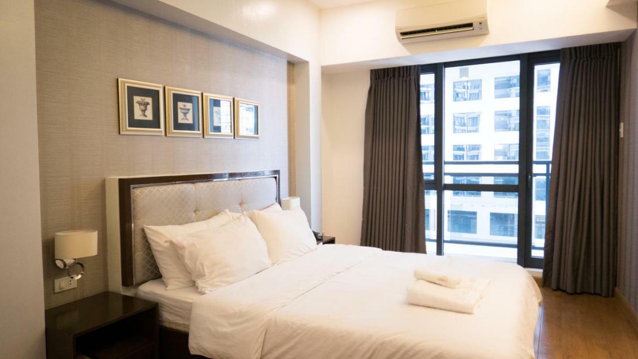 Milano Versace Suites Makati City Buitenkant foto